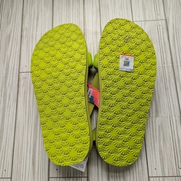 UGG Zuma Sling Slides in Sulfur Green with Padded Strap Big Girls Size 5 - Picture 7 of 9